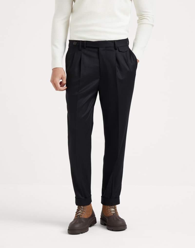 BRUNELLO CUCINELLI MEN'S BLACK WOOL PLEATED TROUSERS