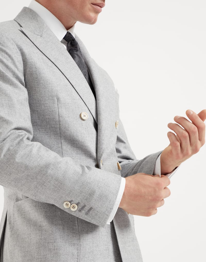 BRUNELLO CUCINELLI MEN'S PEARL GREY WOOL SILK DOUBLE BREASTED SUIT
