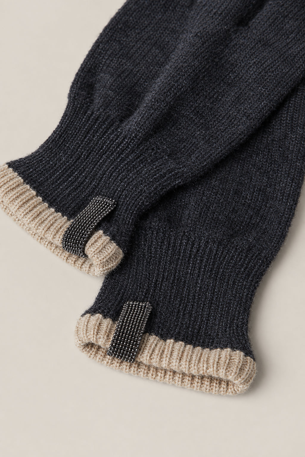 BRUNELLO CUCINELLI WOMEN'S ONYX WOOL KNIT GLOVES