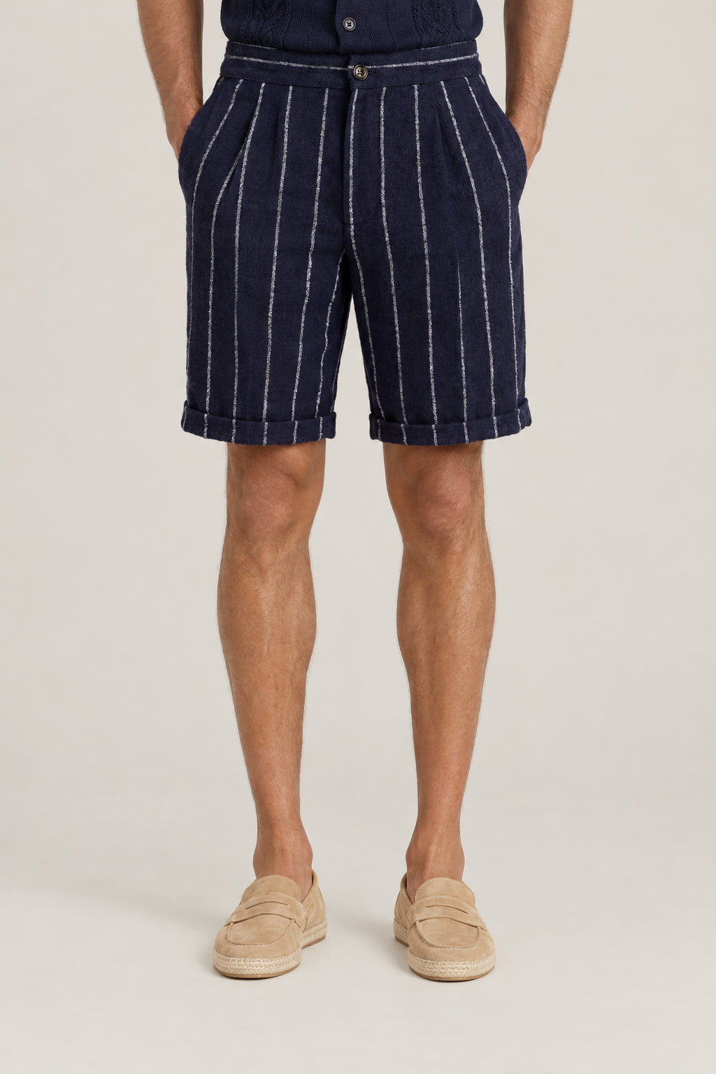 BRUNELLO CUCINELLI MEN'S NAVY STRIPED LINEN WOOL BLEND SHORTS