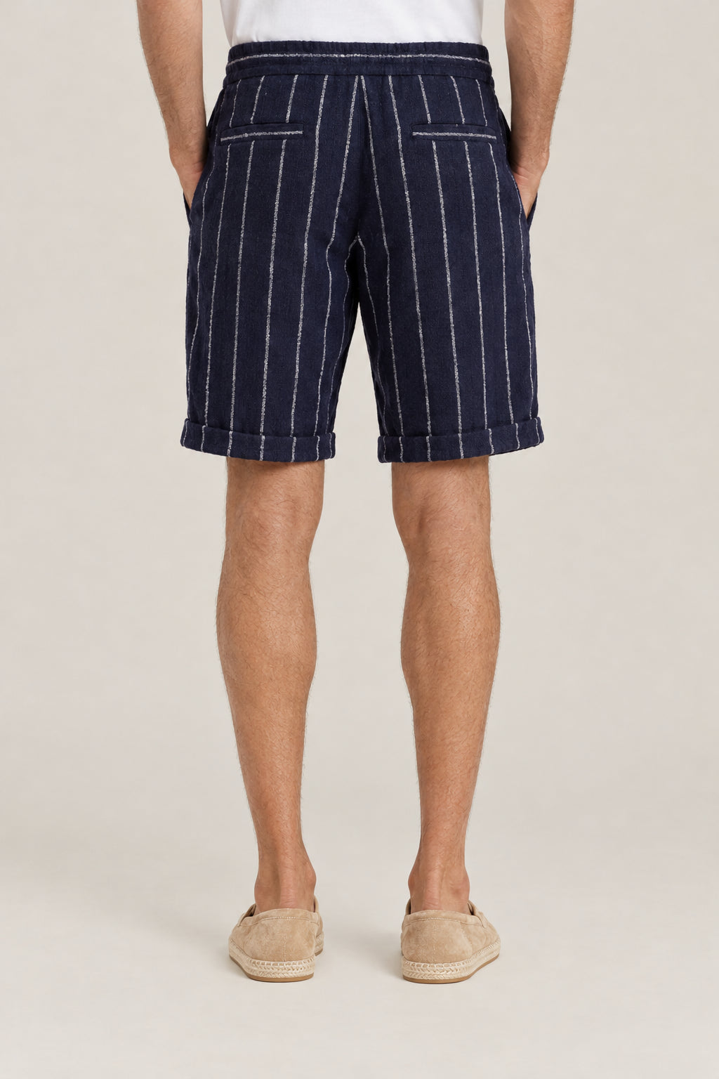 BRUNELLO CUCINELLI MEN'S NAVY STRIPED LINEN WOOL BLEND SHORTS