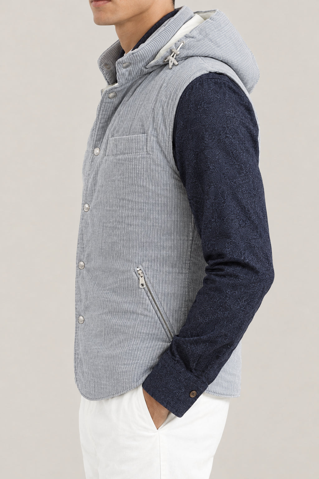 BRUNELLO CUCINELLI MEN'S LIGHT GREY CORDUROY VEST