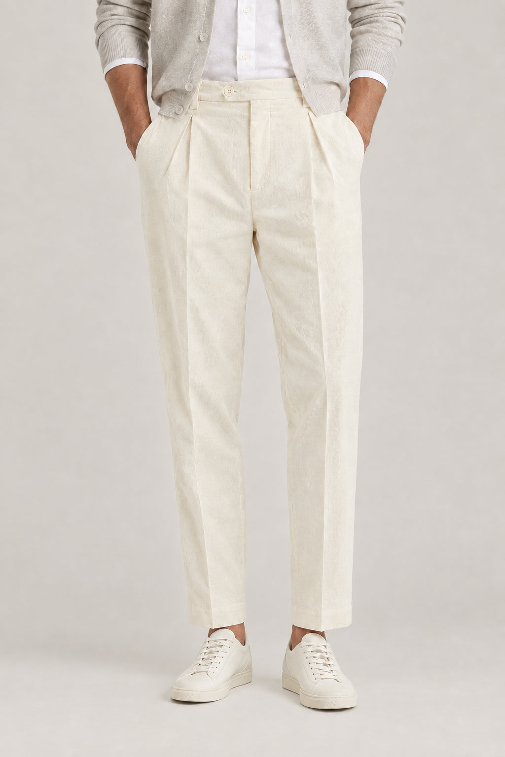 BRUNELLO CUCINELLI MEN'S OFF WHITE PLEATED COTTON TROUSERS
